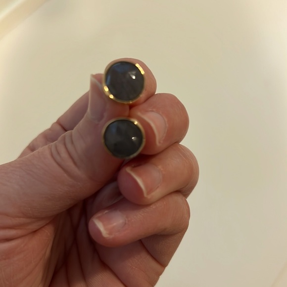 Stone stud earrings - Picture 2 of 4